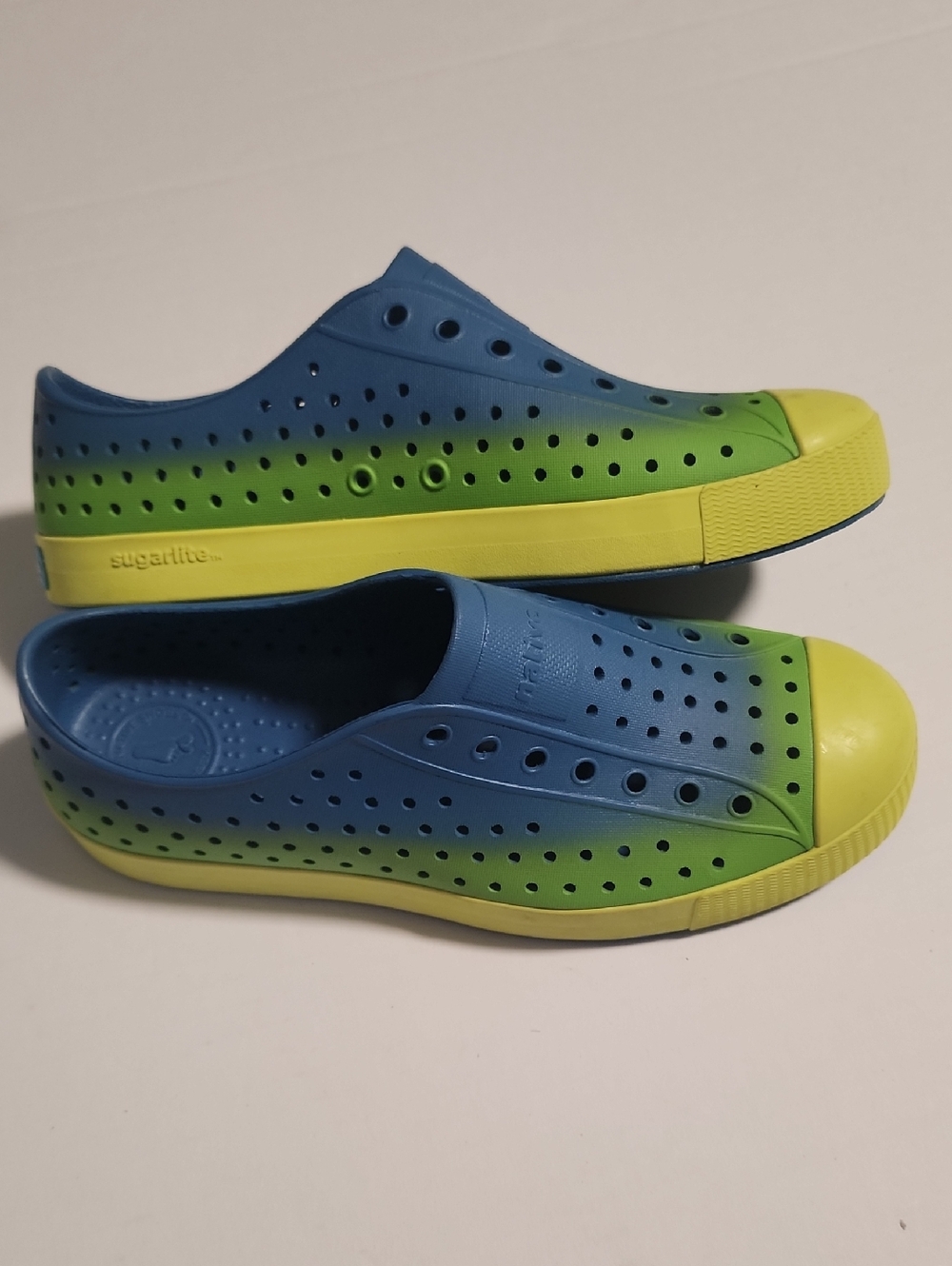 Native Jefferson Kids Slip-On Sneakers in Blue & Green Big Kids Size 5